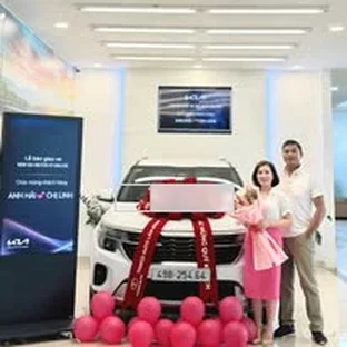 Kia Lâm Đồng - Hoạt động hỗ trợ khách chọn xe tại Lâm Hà.