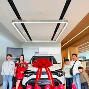 Kia Lâm Đồng - Khách hàng nhận xe sau khi hoàn tất thủ tục.